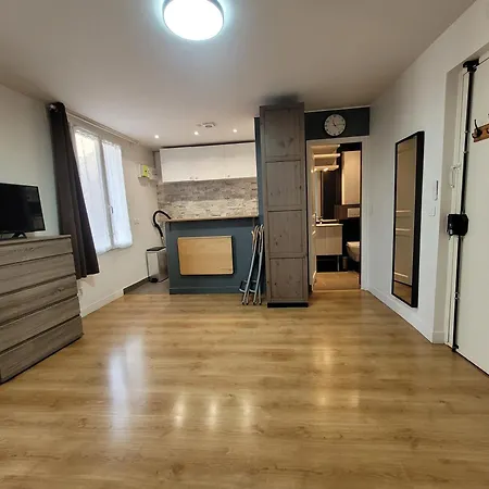 Joli Studio En Dernier Etage شقة *