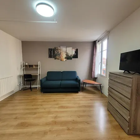 Joli Studio En Dernier Etage *